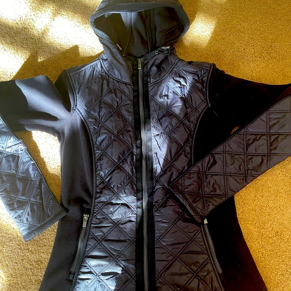 Hybrid hoodie / outerwear . Partial quilted